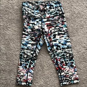 Printed high waisted Lulu lemon crop leggings!